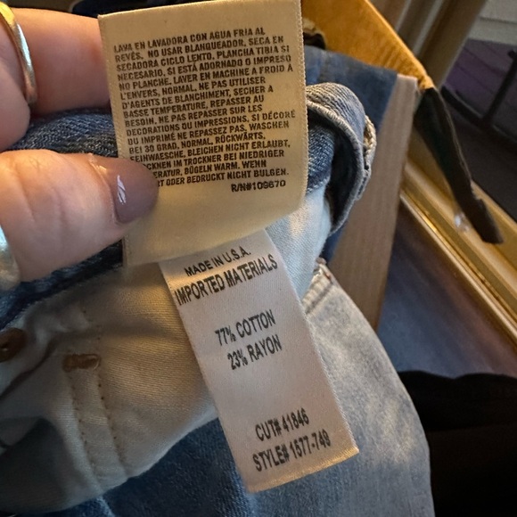 Citizens of Humanity Liya High Rise Classic fit crop Jeans in Torn 24 1577-749 - Picture 6 of 8